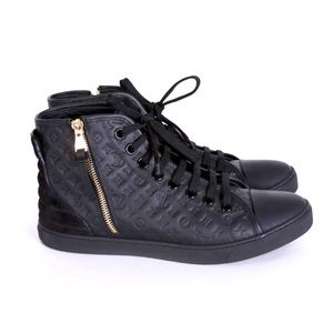 Black Louis a Vuitton Sneaker.